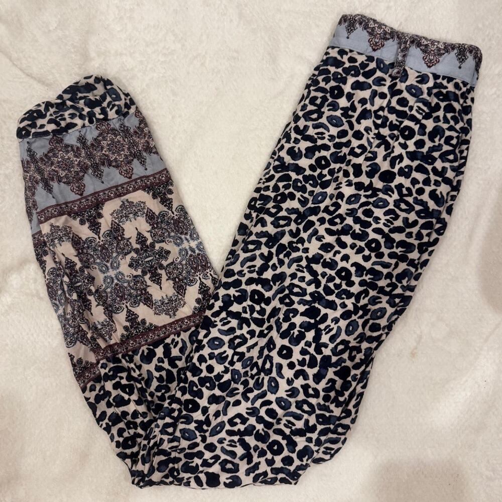 Leopard print pants with paisleyc